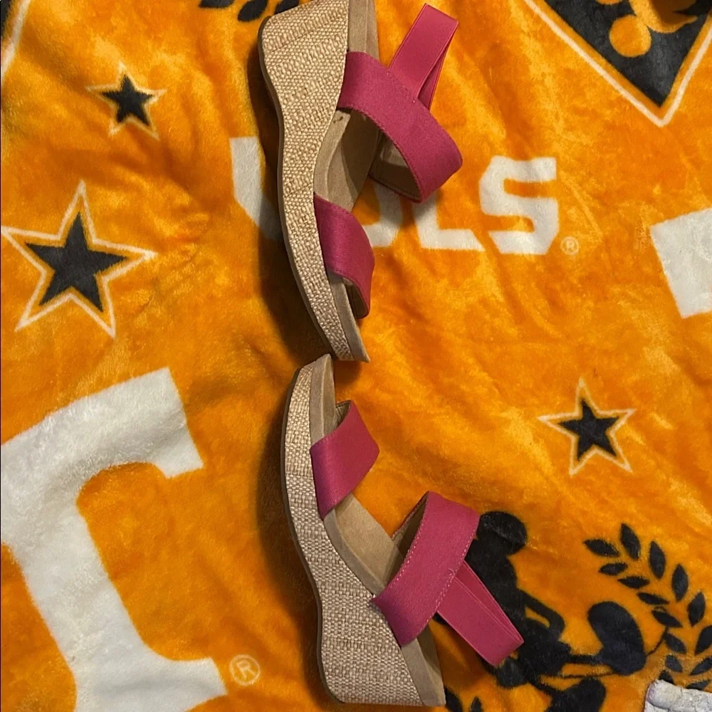 Life Stride Women's Pink Sandals - Picture 2 of 2
